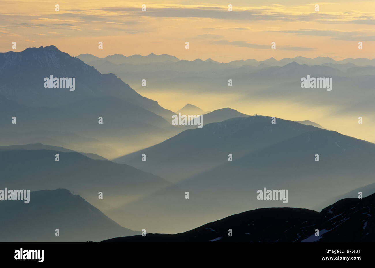 Vue depuis le sommet hochkoenig dans le Salzburger Land et le dachstein ennstal autriche Banque D'Images