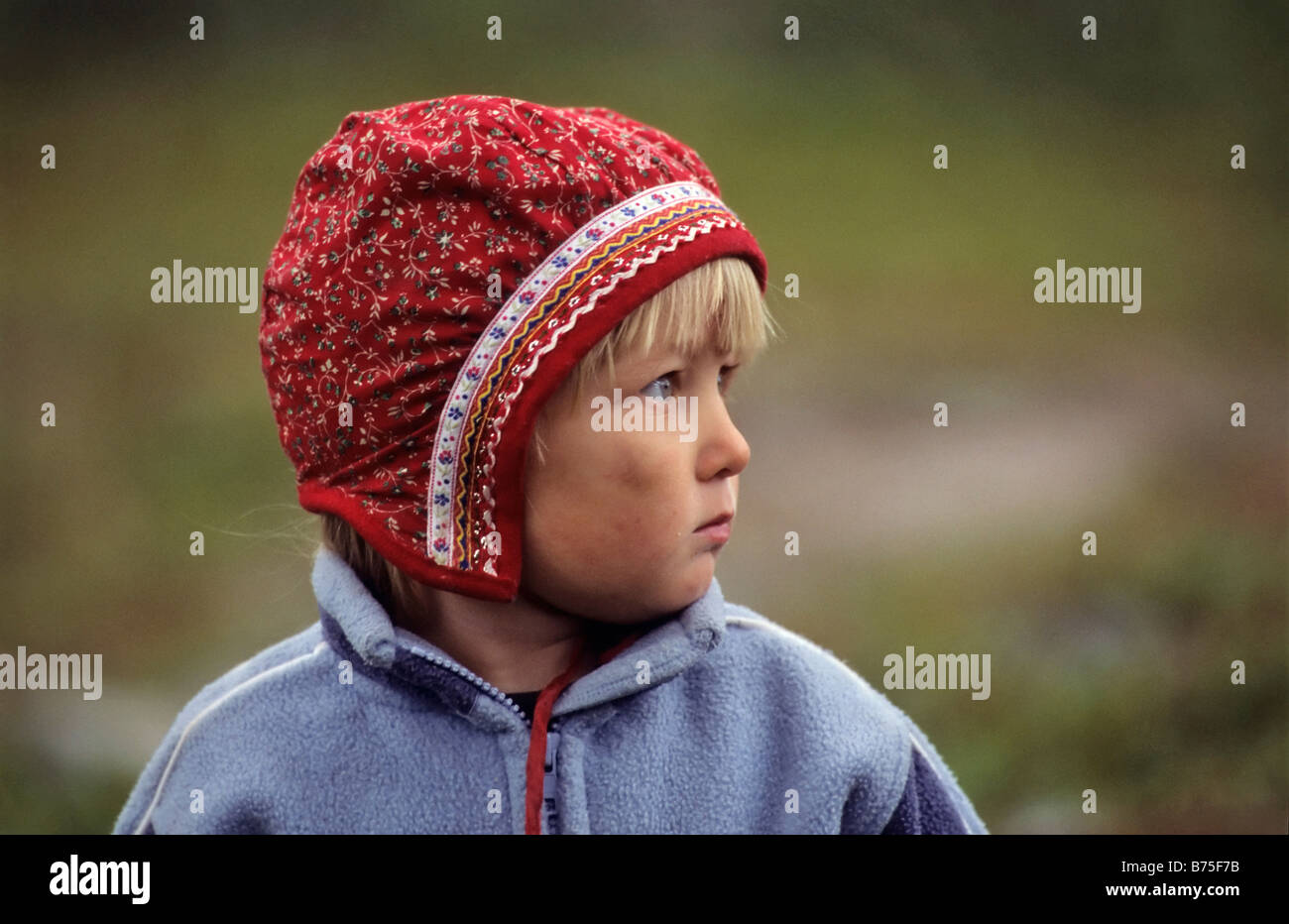 Fille avec chapeau sami Banque D'Images