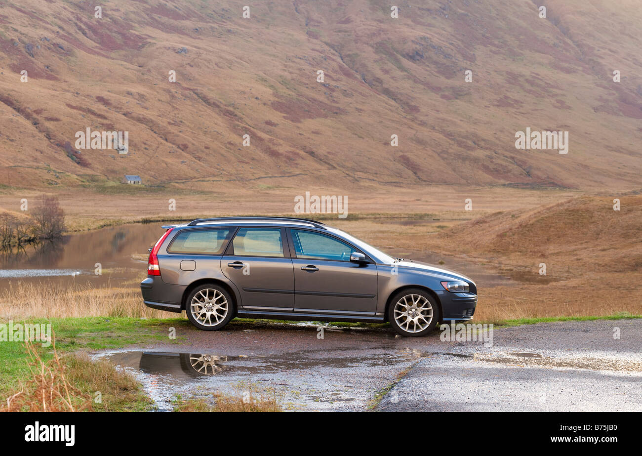 Volvo V50 dans les Highlands écossais Banque D'Images