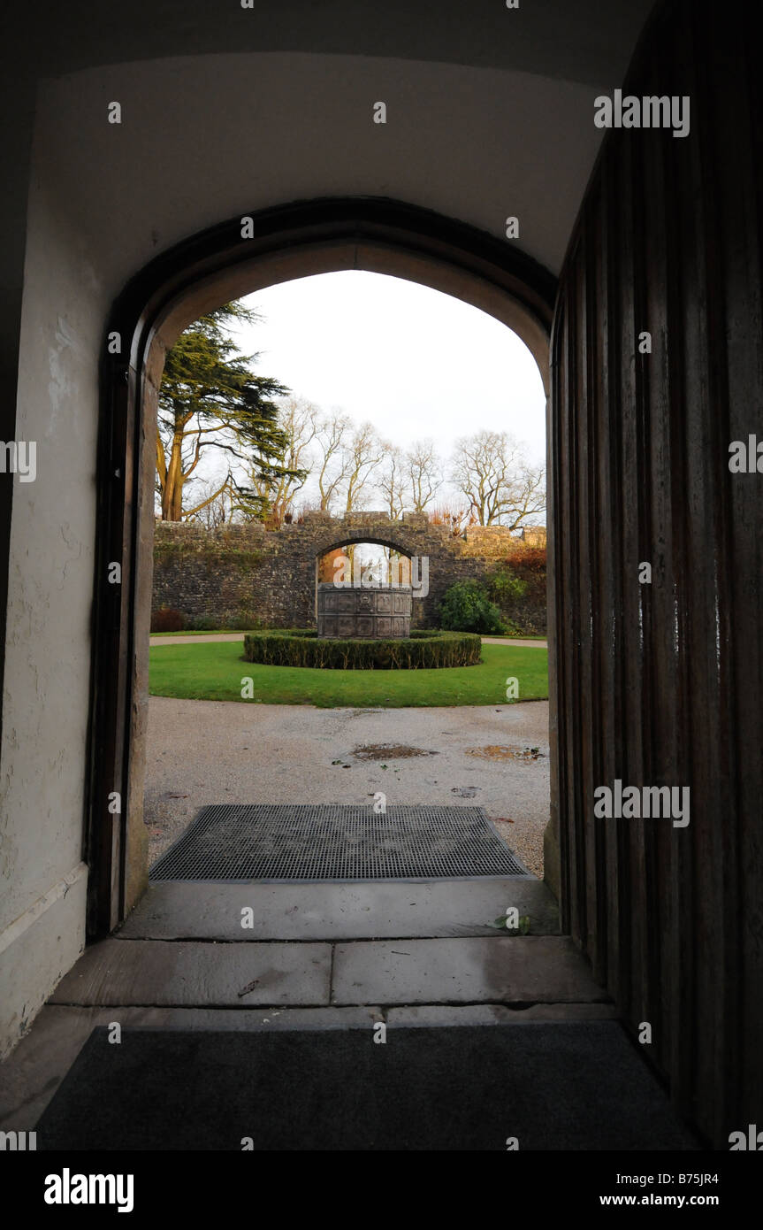 L'entrée de porte et Musée du Château de St Fagans Welsh Life Cardiff South Glamorgan South Wales Banque D'Images