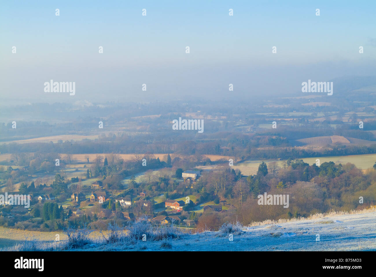 Reigate Hill, le monument à Inglis Colley Hill et l'hiver, au cours d'une forte gelée. Collines du Surrey, en Angleterre. Banque D'Images