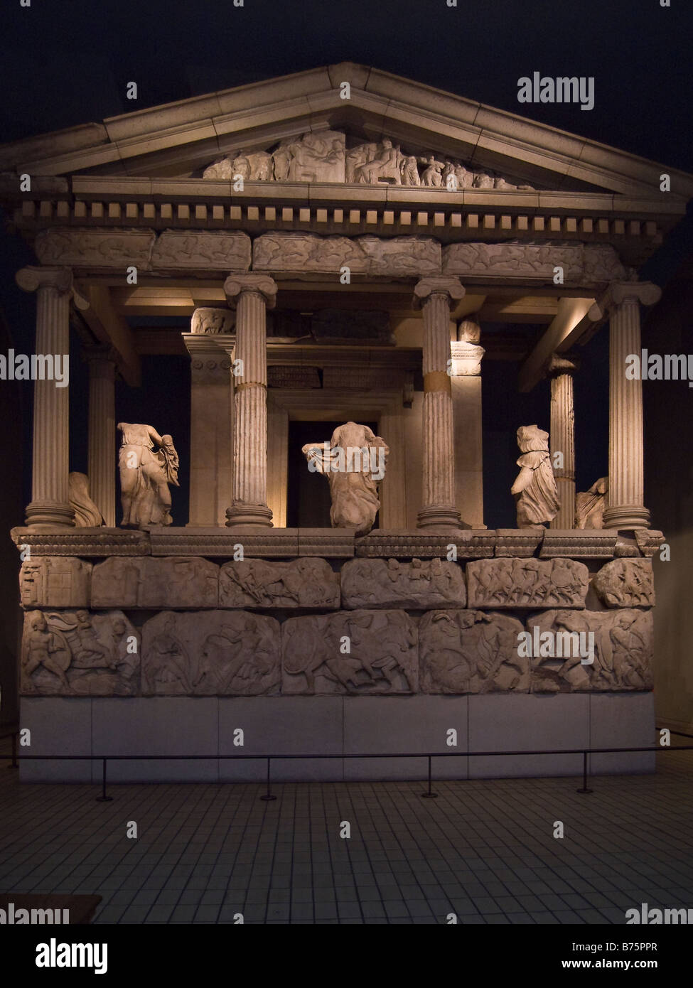 La Néréide Monument de Xanthos reconstruit au British Museum, Londres, Angleterre Banque D'Images