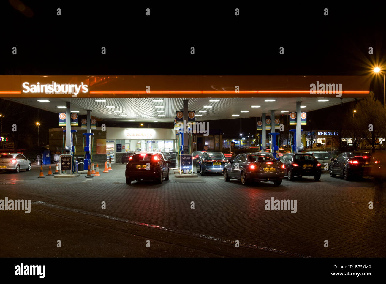 Station essence Sainsbury's North London Enfield Banque D'Images
