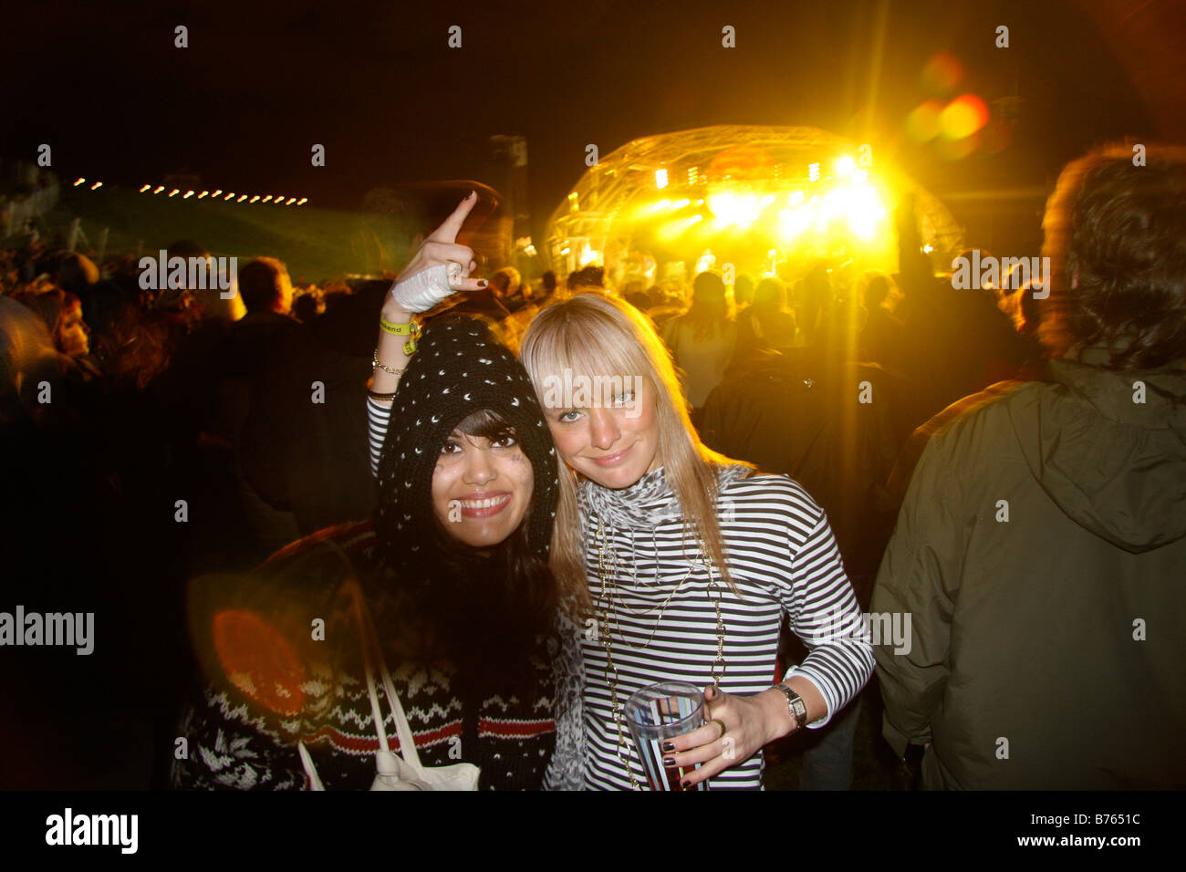 Fêtards, DES FANS DE MUSIQUE BEACHDOWN BRIGHTON FESTIVAL DANSE DYKE DEVILS ÉVÉNEMENT EN DIRECT Banque D'Images