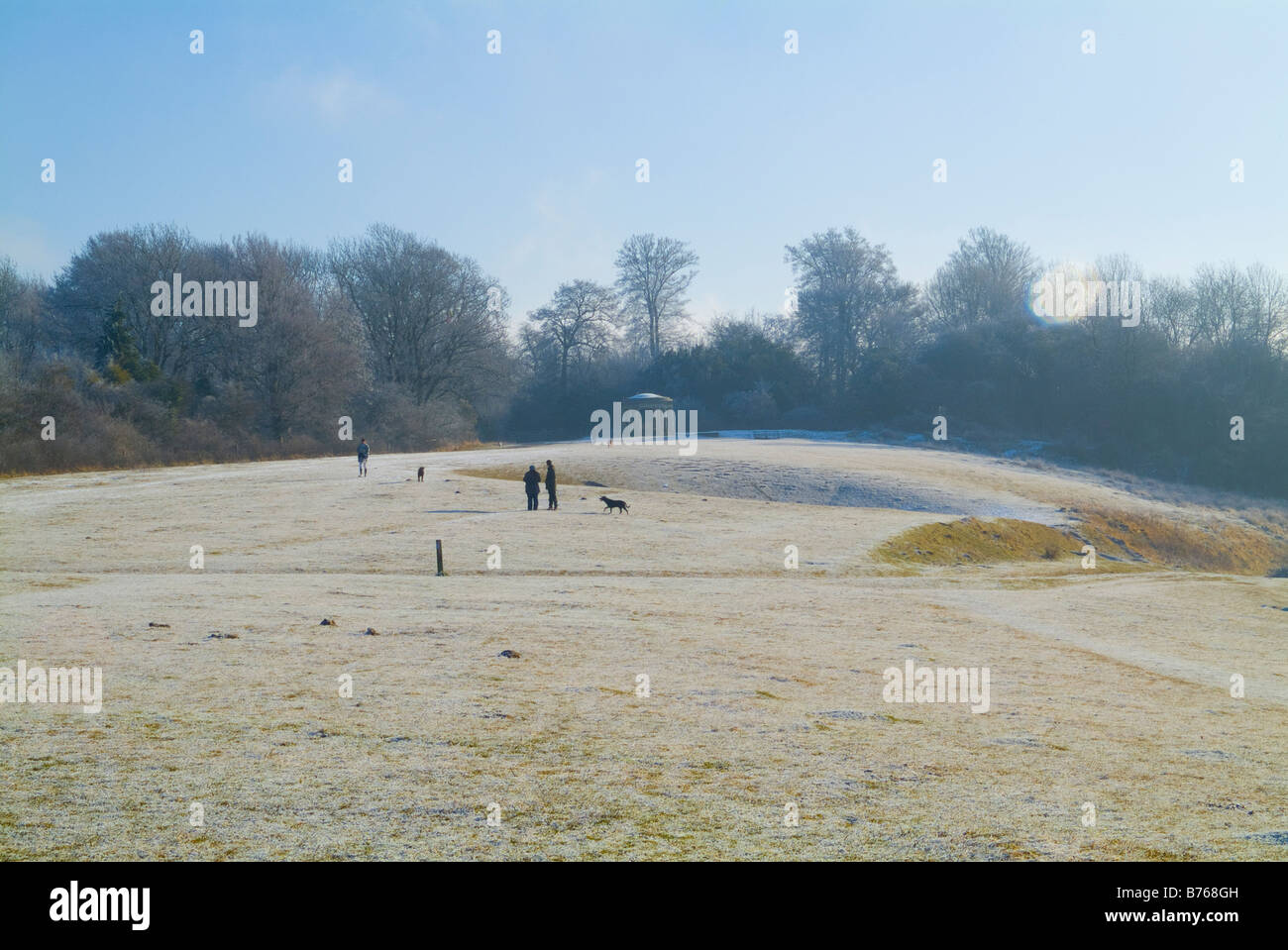 Reigate Hill, le monument à Inglis Colley Hill et l'hiver, au cours d'une forte gelée. Collines du Surrey, en Angleterre. Banque D'Images