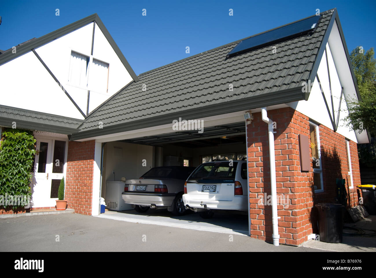Double garage avec des voitures, Westmorland, Christchurch, Canterbury