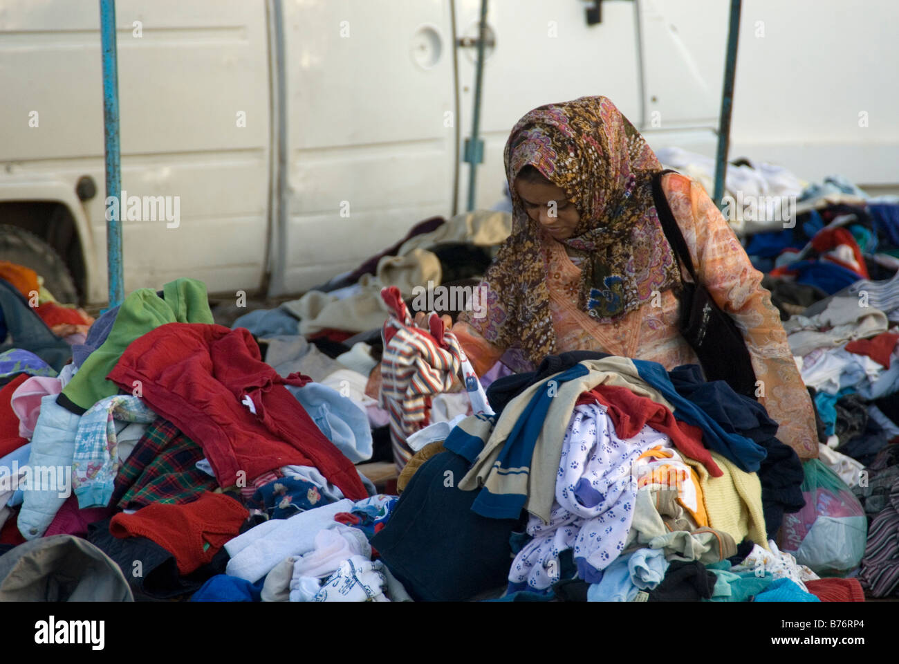 Femme au marché de Midoun, Djerba tunisie Banque D'Images
