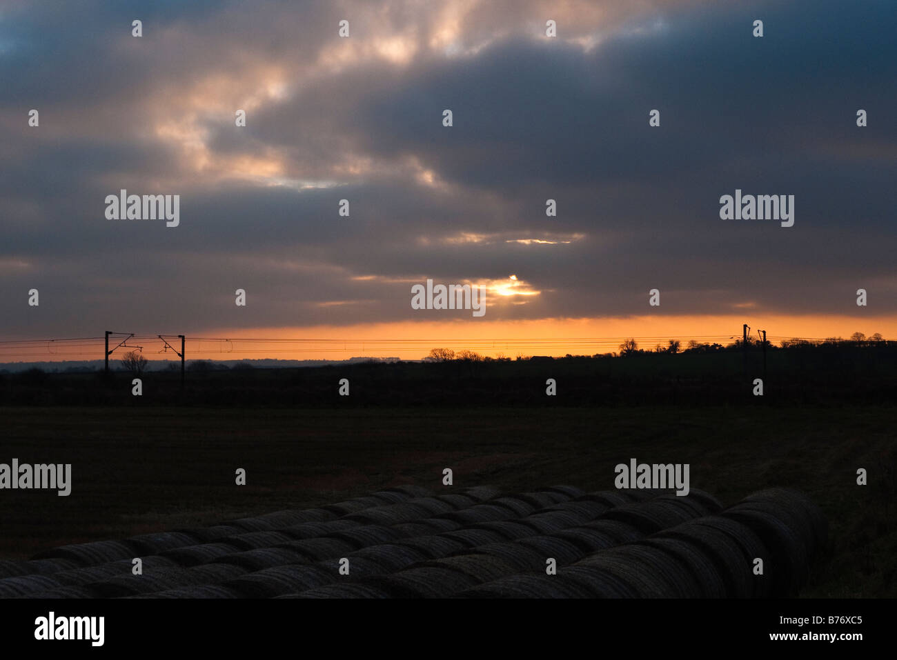 La surcharge des lignes d'alimentation si paysage dans le Northumberland Royaume-uni Banque D'Images