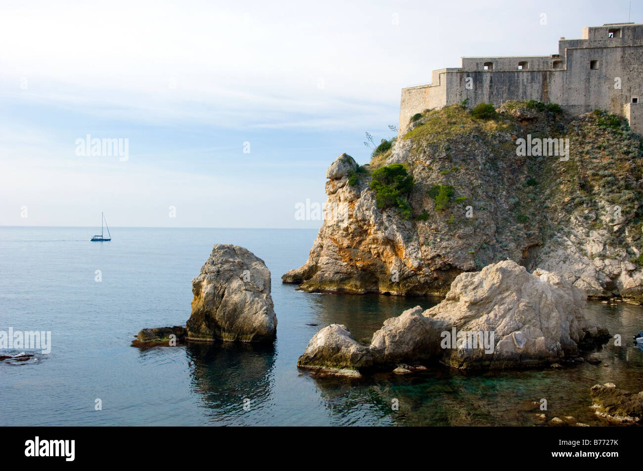 Une partie d'une ancienne forteresse à l'extérieur de la vieille ville de Dubrovnik Croatie Banque D'Images