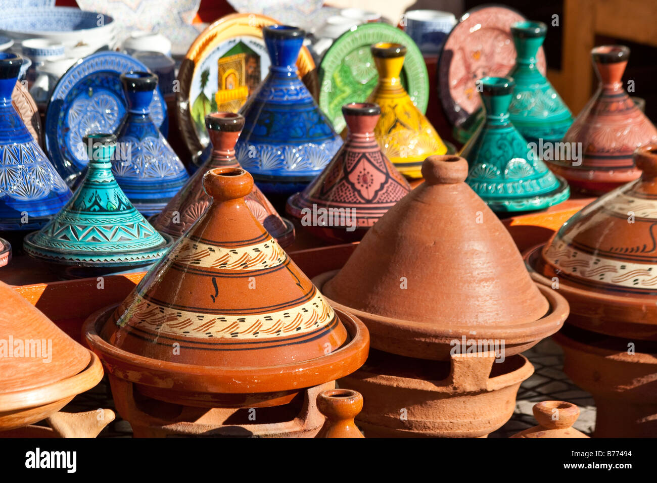 Tagine Pots au souk à Marrakech, Maroc Banque D'Images