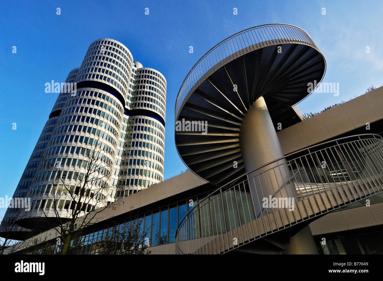 BMW tours, quatre cylindres et en colimaçon, Munich, Bavaria, Germany, Europe Banque D'Images