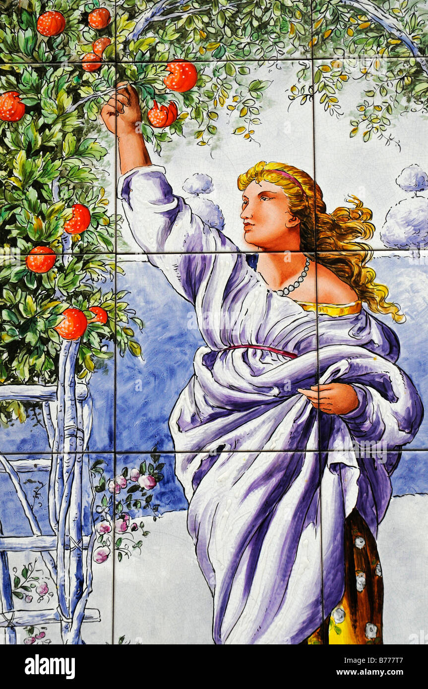 Carreaux espagnols, des azulejos, représentation romantique d'une femme plumant une pomme, Madrid, Spain, Europe Banque D'Images