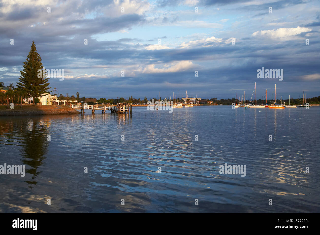 La lumière au début de la rivière Hastings Port Macquarie Australie Nouvelle Galles du Sud Banque D'Images