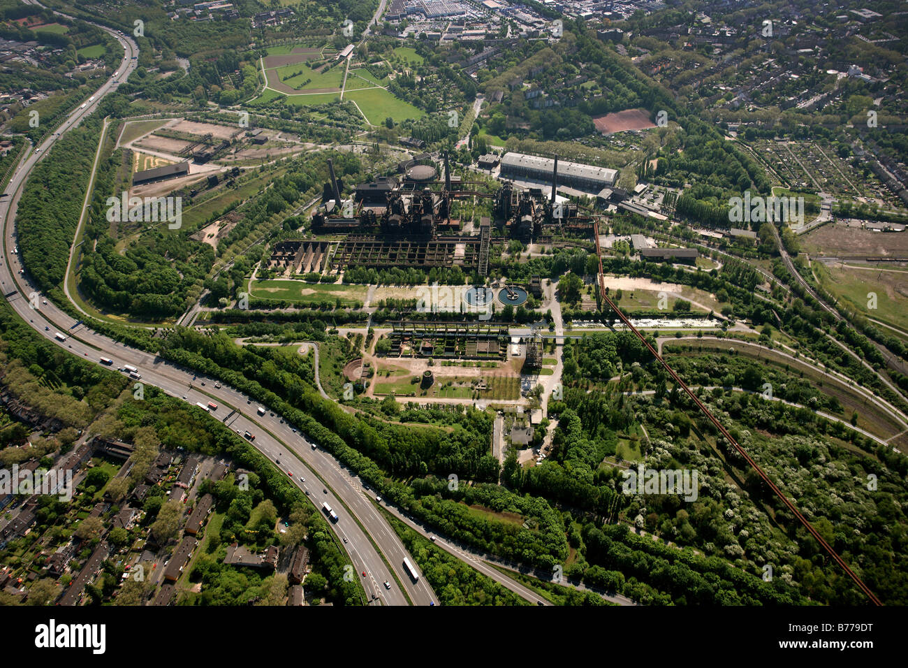 Photo aérienne, parc paysager Nord, industrial museum, autoroute A24, Duisburg, Ruhr, Rhénanie du Nord-Westphalie, Allemagne, Euro Banque D'Images