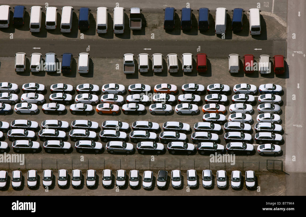 Photographie aérienne, de nouvelles voitures dans un parking, la voiture, Porsche, Essen, Ruhr, Nordrhein-Westfalen, Germany, Europe Banque D'Images