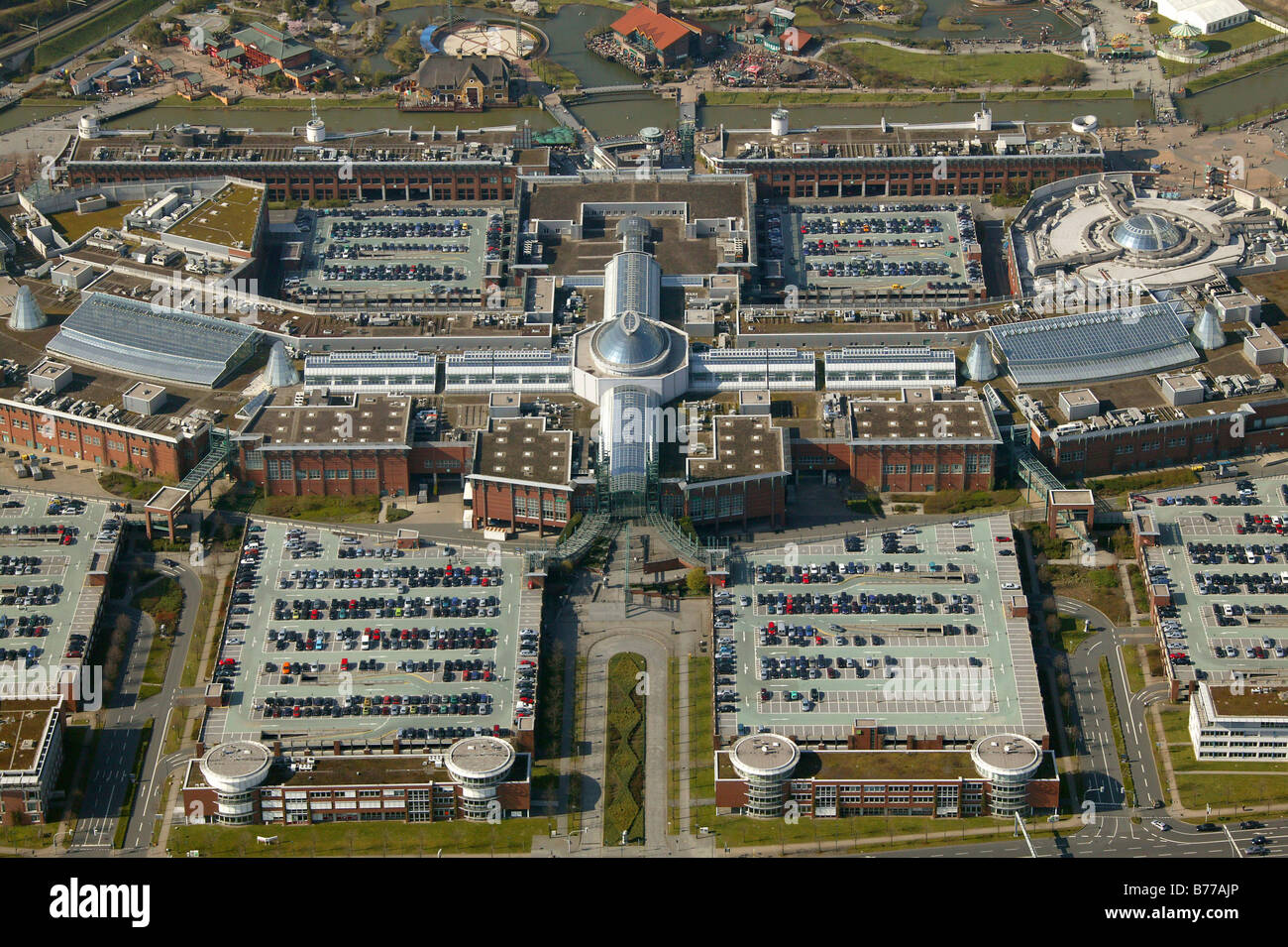 Photo aérienne du Centro et Centropark, centre commercial, Neue Mitte, Oberhausen, Ruhr, Rhénanie du Nord-Westphalie, Allemagne Banque D'Images