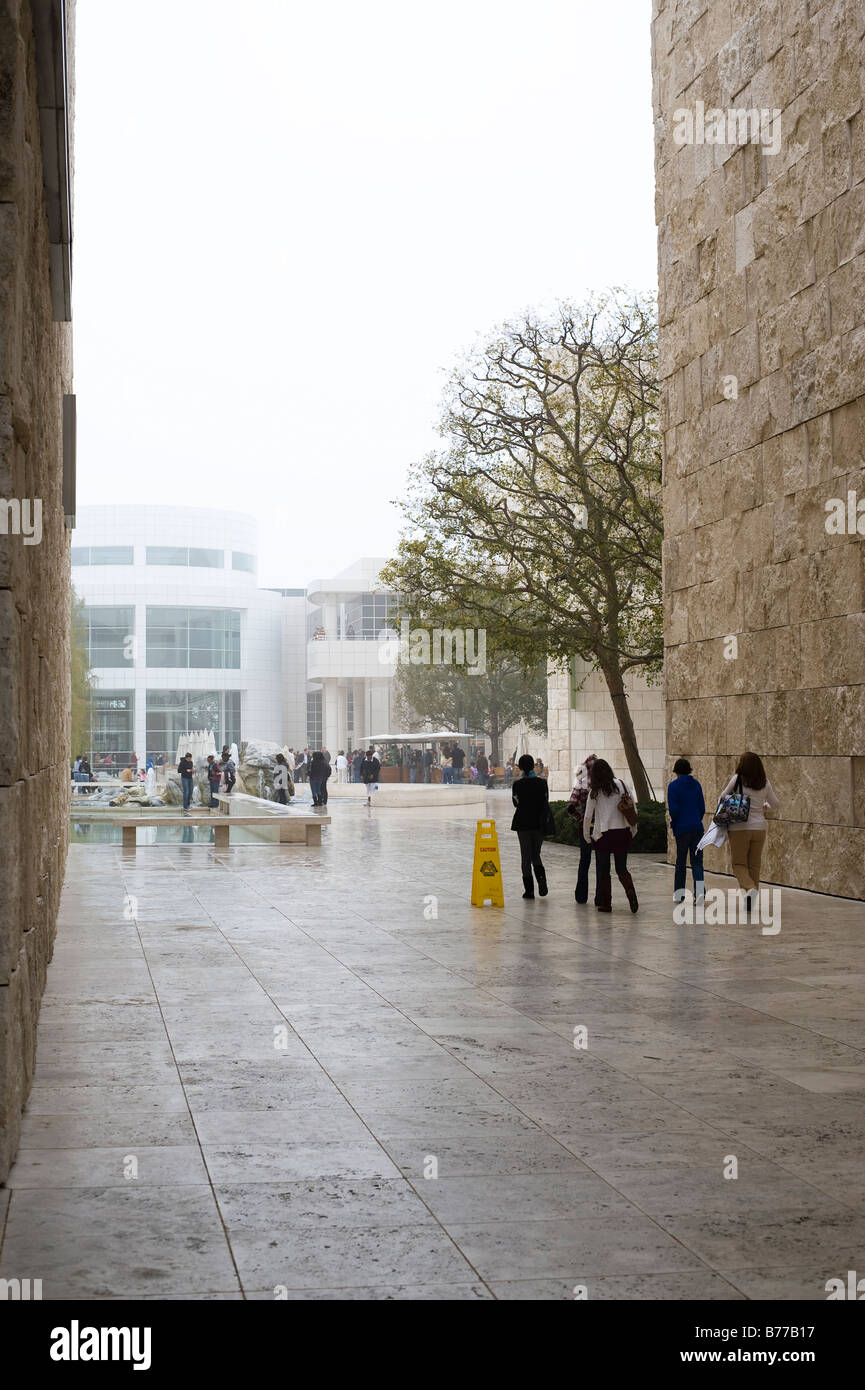 Les visiteurs à la marche J Paul Getty Museum de Los Angeles en Californie Banque D'Images