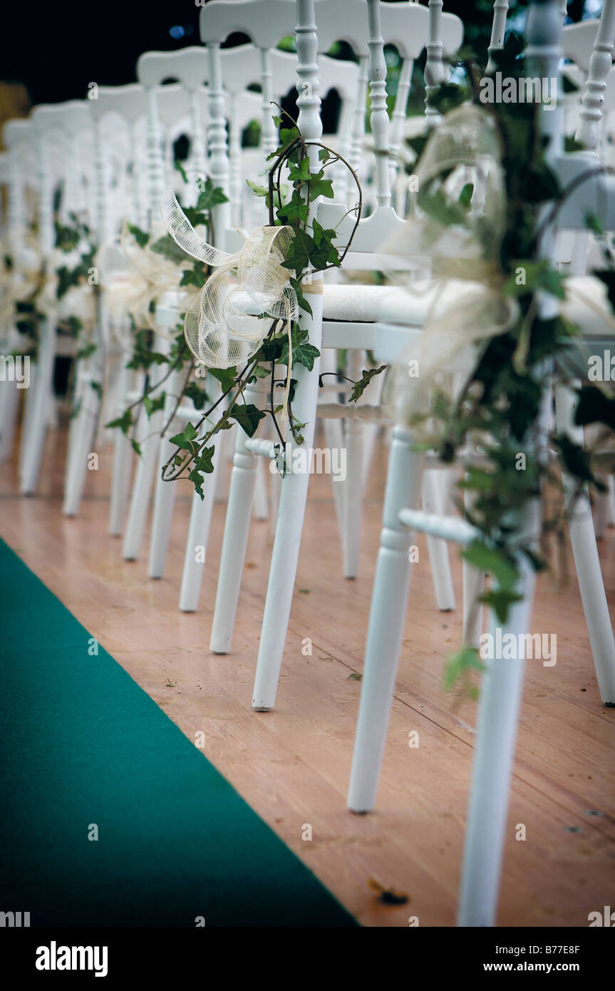 Chaises de mariage lors d'une cérémonie de décorations Banque D'Images