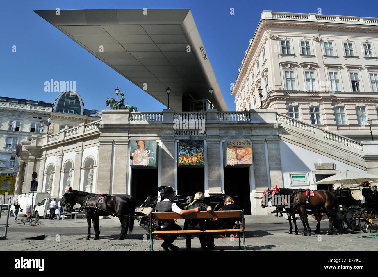 Buggy, à cheval, à l'extérieur de la Fiaker Albertina, Vienne, Autriche, Europe Banque D'Images