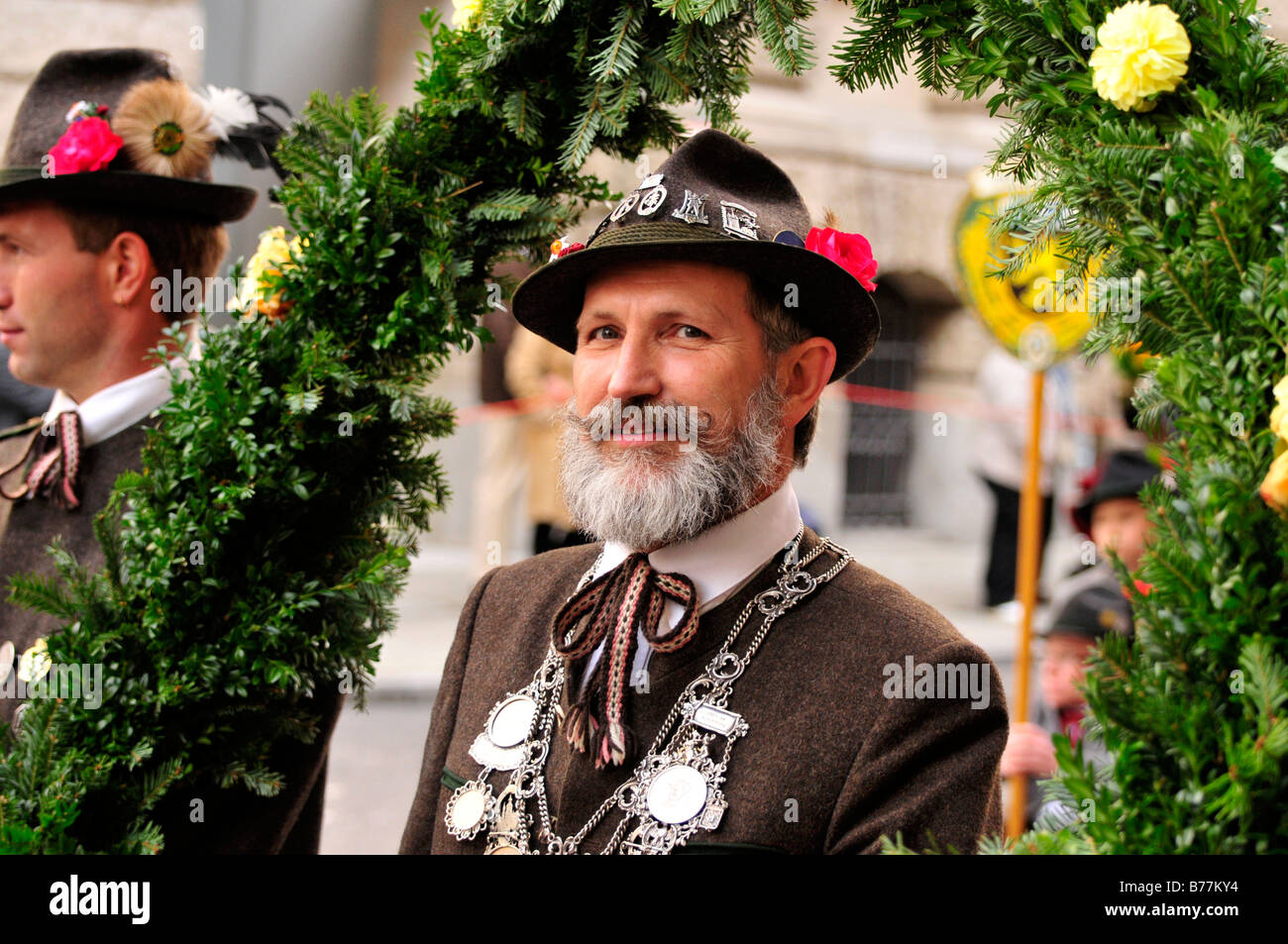 Bavarian homme portant un costume traditionnel au cours de l'Trachtenumzug, parade de costumes traditionnels, à l'Oktoberfest, Munich, Ba Banque D'Images