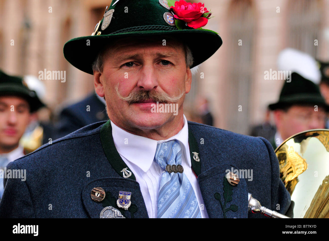 Bavarian homme portant un costume traditionnel au cours de l'Trachtenumzug, parade de costumes traditionnels, à l'Oktoberfest, Munich, Ba Banque D'Images