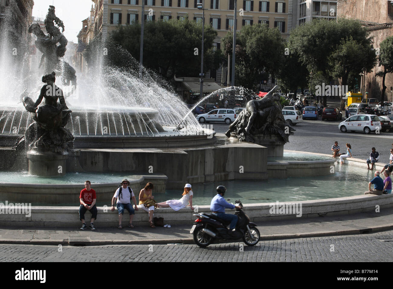 Italie Latium Rome,,Trafic,Fontaine,rond-point, Banque D'Images