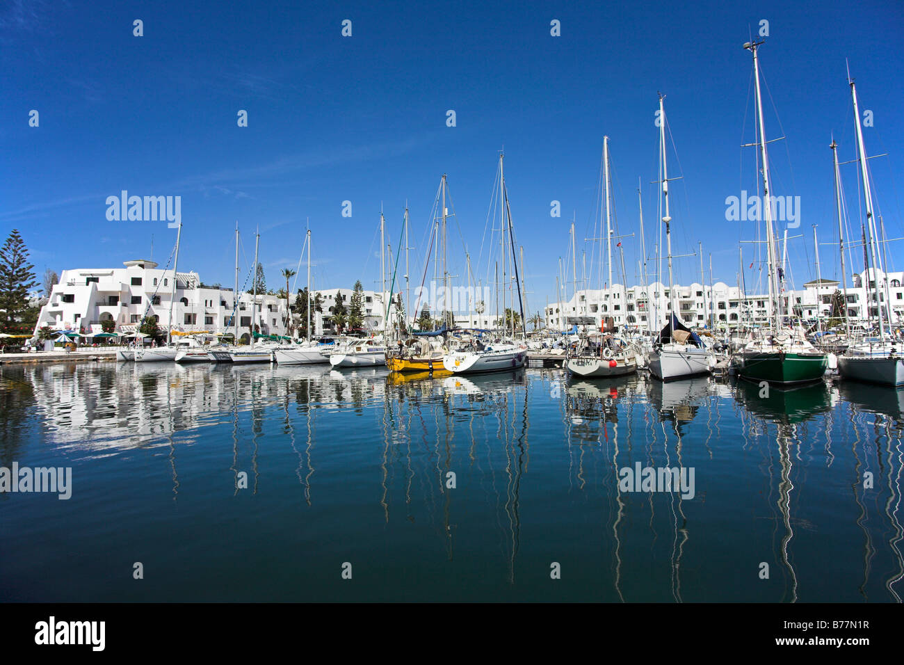 Bateaux amarrés dans le port. Port el Kantaoui, Tunisie. Banque D'Images
