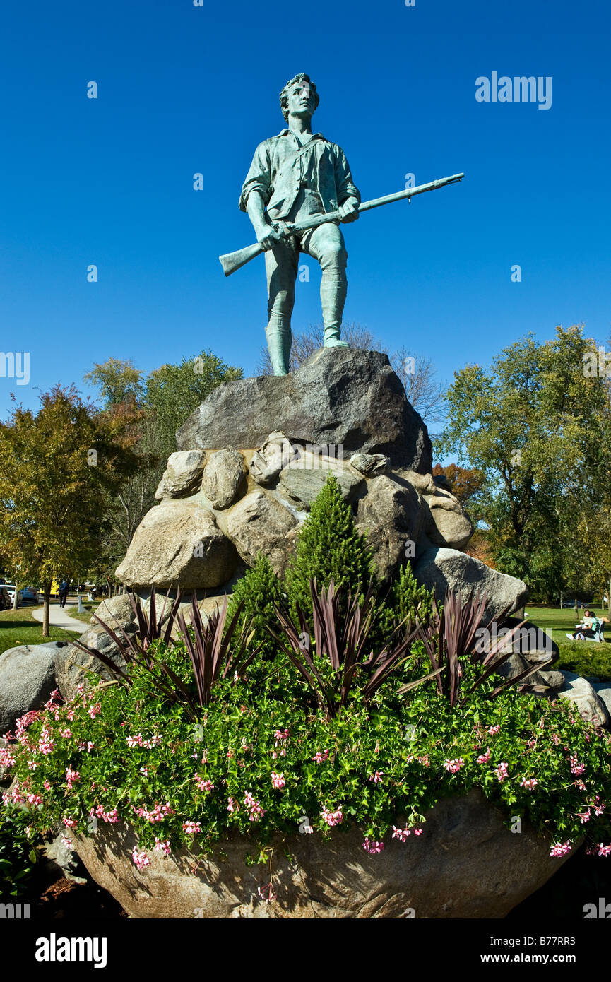 Minute Man Sculpture Battle Green, Lexington, MA. L'emplacement de l'premiers coups de la révolution américaine. Banque D'Images