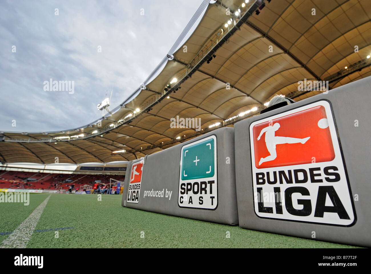 BUNDESLIGA, ligue nationale allemande et Sportcast logos dans la Mercedes-Benz Arena Stuttgart, Bade-Wurtemberg, Allemagne, Europe Banque D'Images