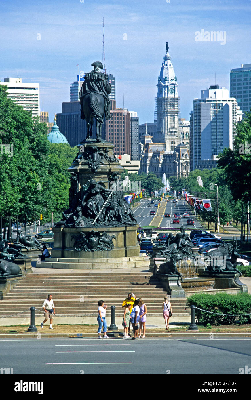 Les gens à Washington Monument voir Ben Franklin Parkway Philadelphia Pennsylvania Banque D'Images