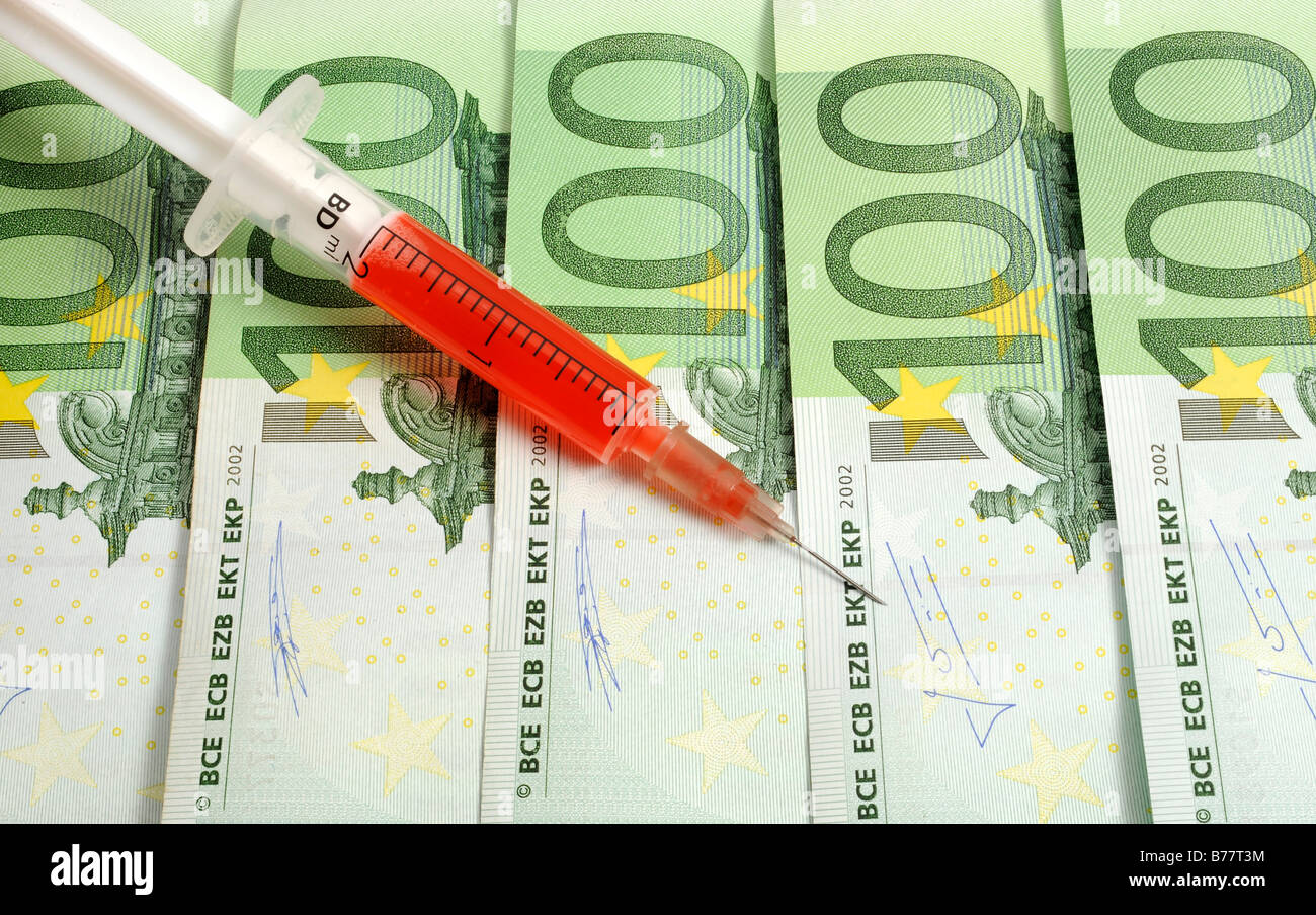 Seringue plus de 100 billets en euros, pour un apport en numéraire symbolique Banque D'Images