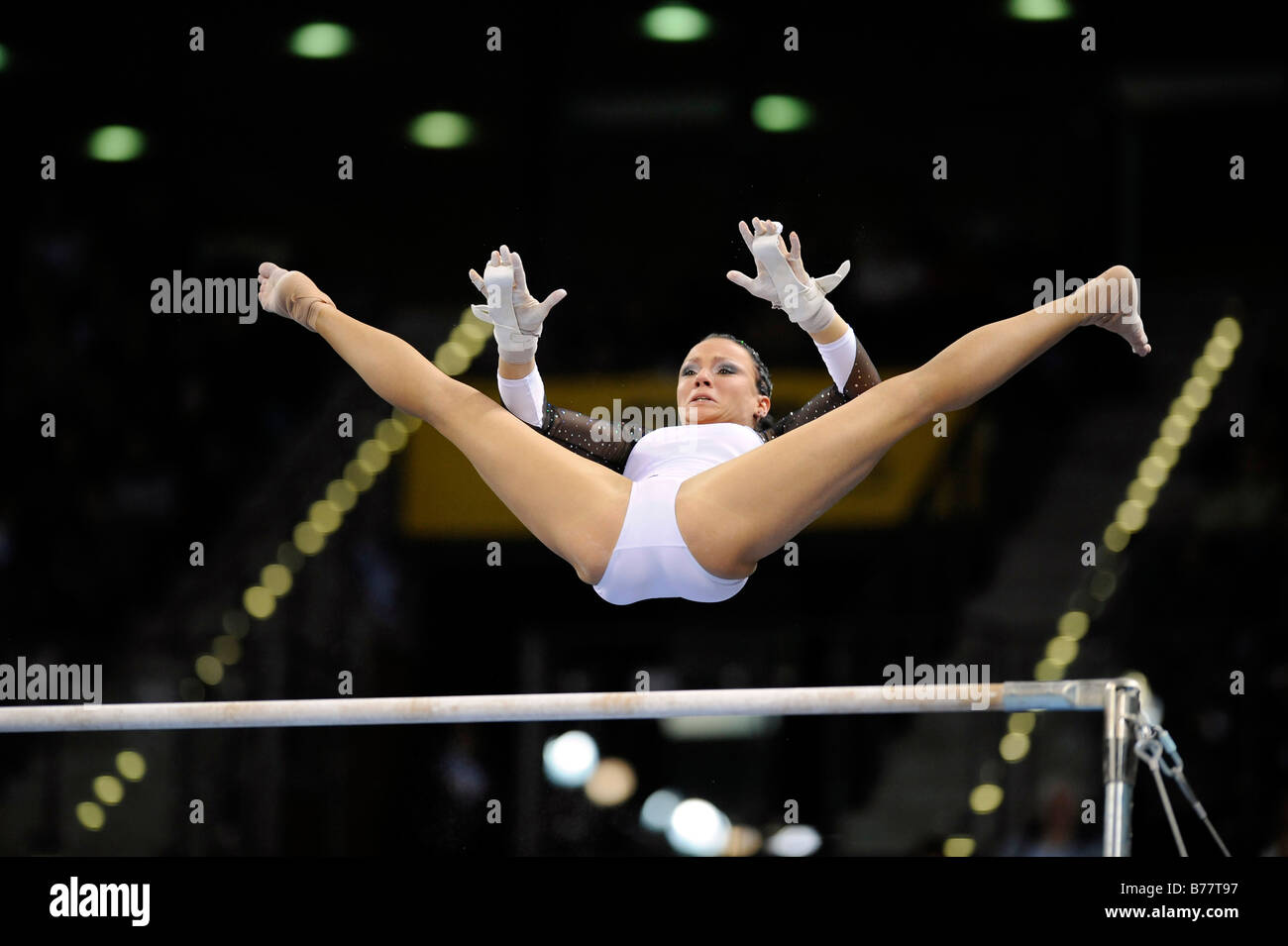 Marta Pihan, la Pologne, l'exécution sur la barres asymétriques, Coupe du Monde de Gymnastique 2008 Stuttgart, Bade-Wurtemberg, Allemagne, Europe Banque D'Images