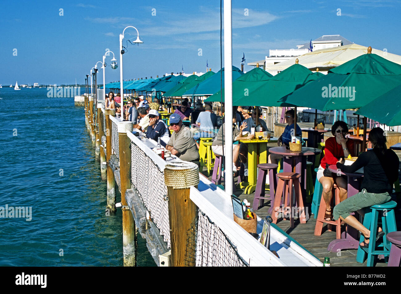Personnes Dînant Au Coucher Du Soleil Pier Key West Florida