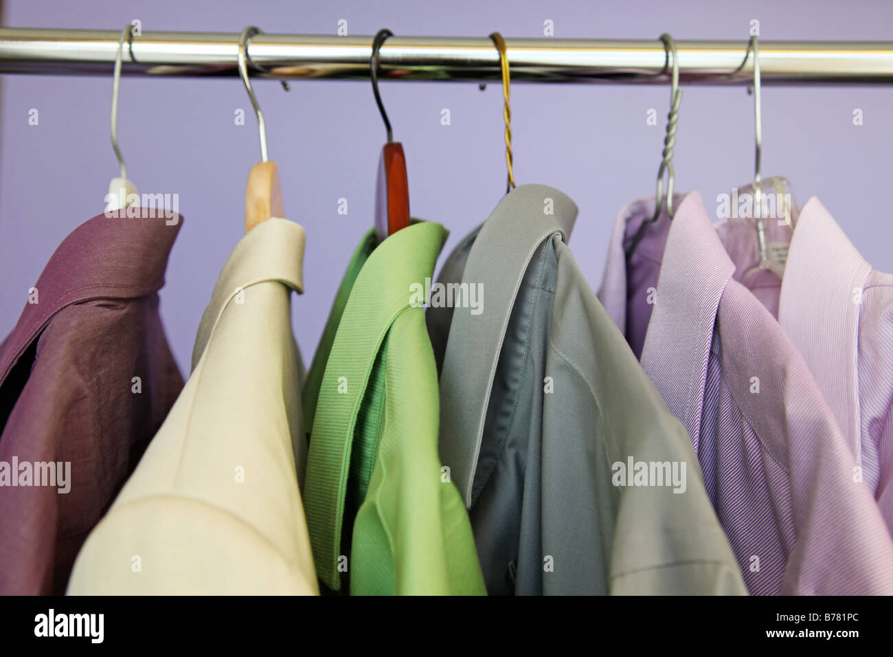 Penderie avec mens clothes Banque D'Images