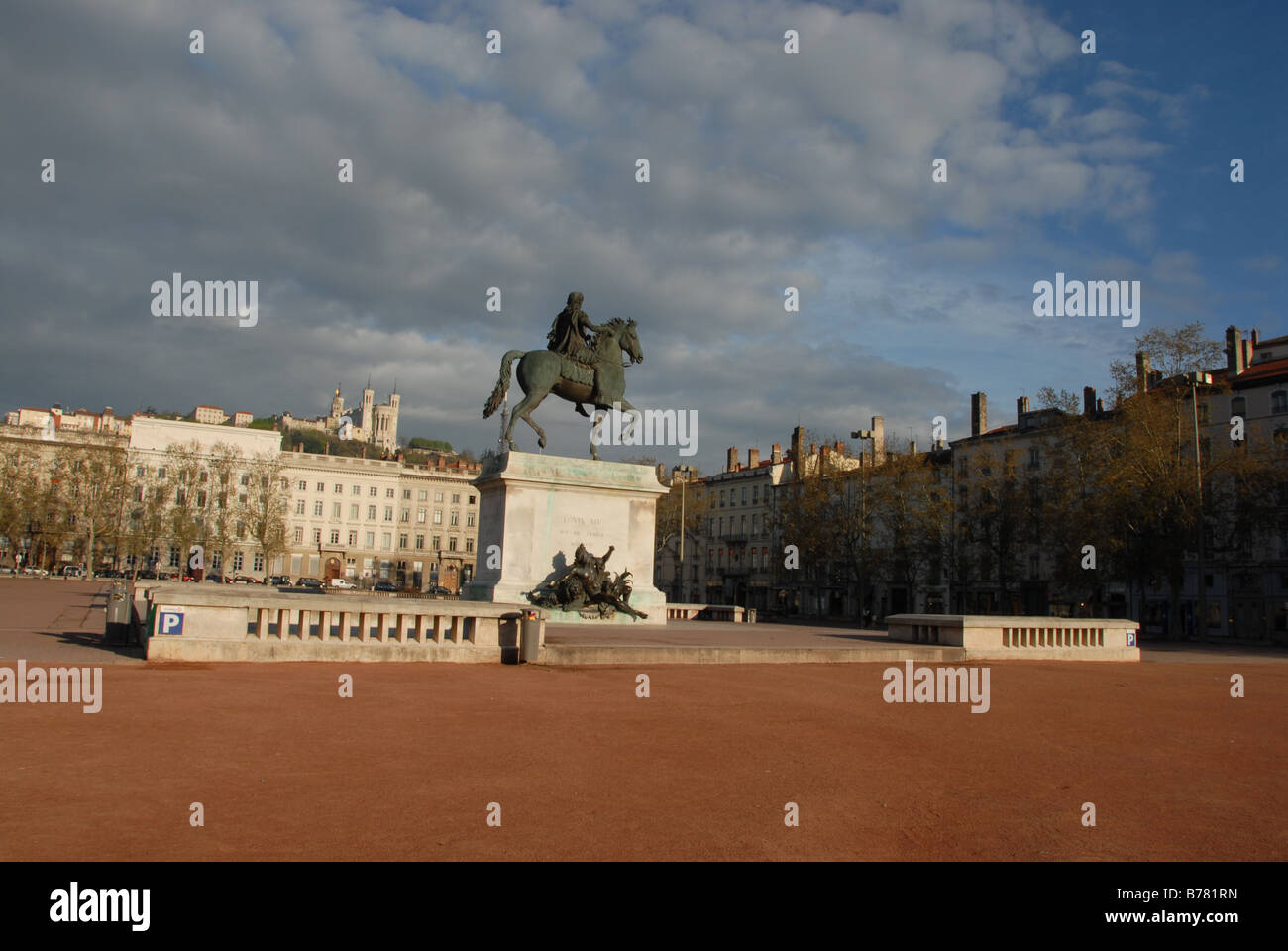 La statue équestre de Louis XIV à la Place Bellecour, Lyon, France Banque D'Images