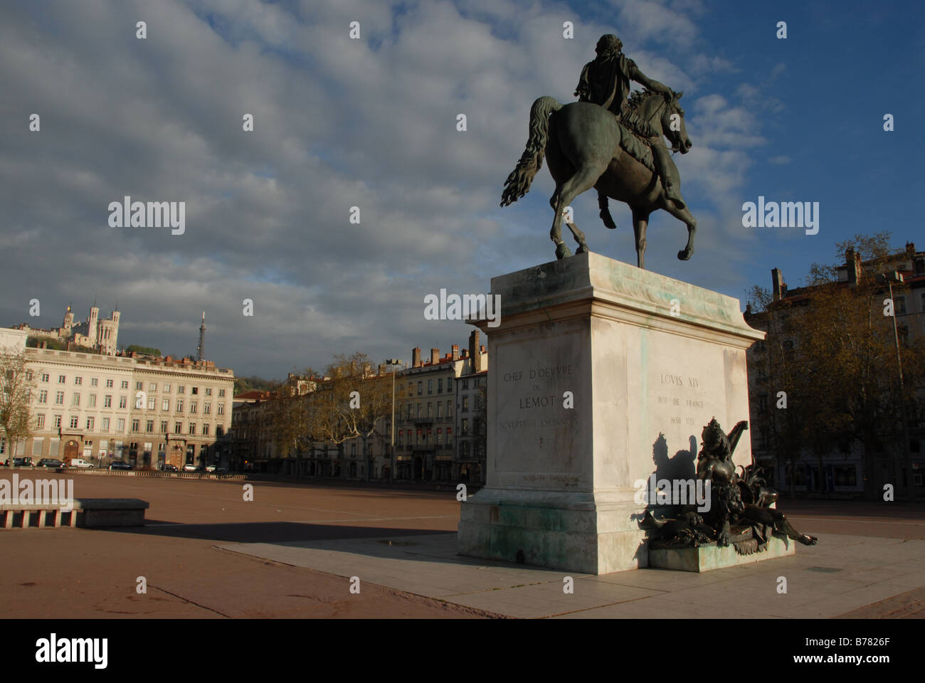 La statue équestre de Louis XIV à la Place Bellecour, Lyon, France Banque D'Images