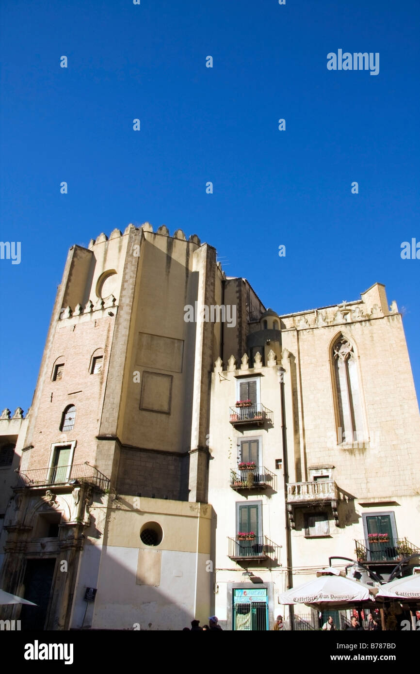 L'Abside sur la place de l'église San Domenico Maggiore à Naples Campanie Italie Banque D'Images