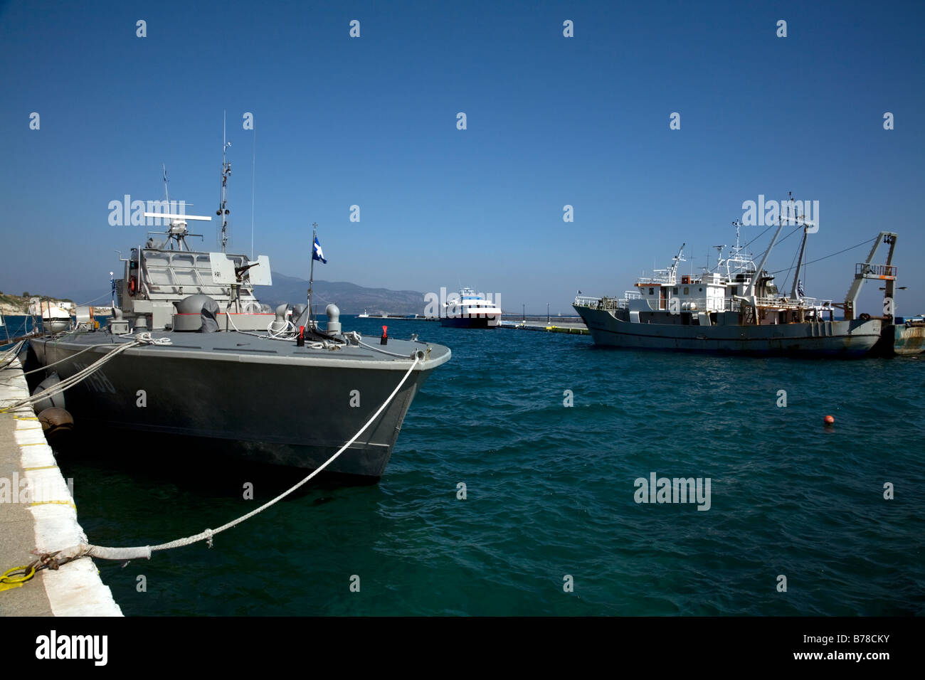 La marine hellénique Tjeld bateau de patrouille de classe P 198 Kyknos Kyknos swan dans harbour Pythagorion Samos Grèce Banque D'Images