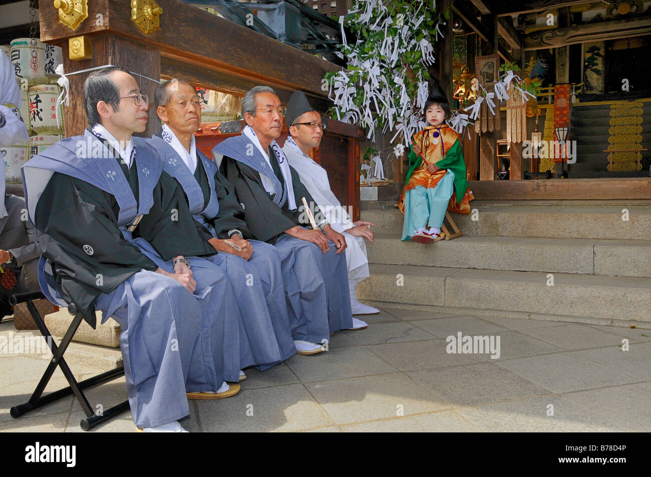 En costume traditionnel japonais au Sanctuaire Matsuri Festival de l'Matsuo Taisha, Shinto, Kyoto, Japon, Asie Banque D'Images