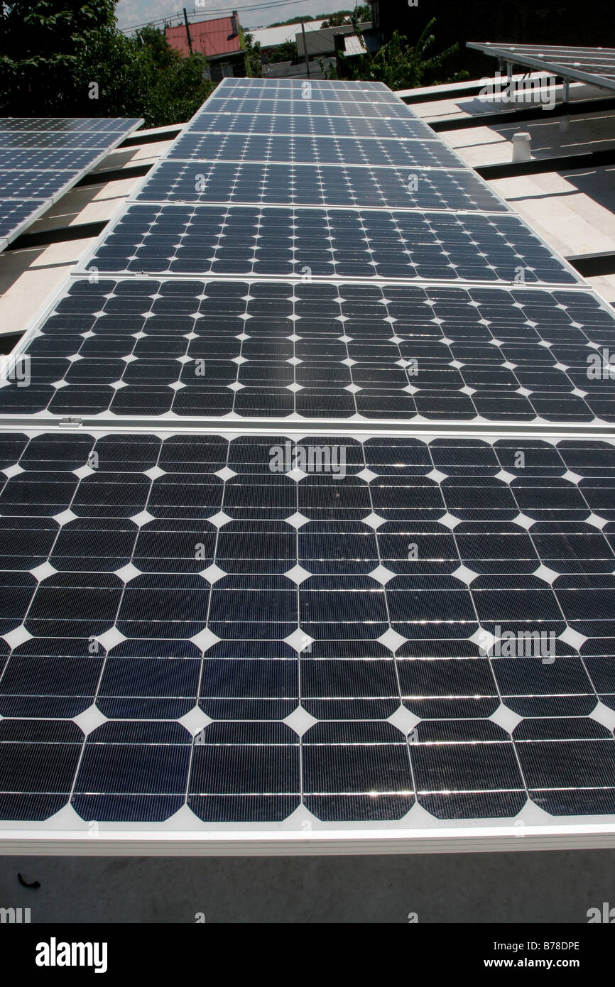 Panneau solaire sur le toit de la production d'électricité Banque D'Images