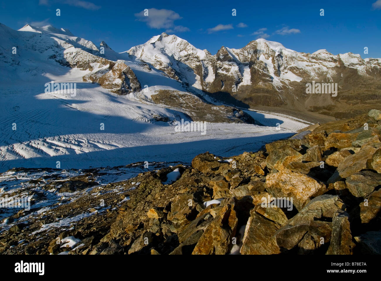 Glacier Morteratsch, gamme Bernina avec Mt Bellavista, 3922m, Mt Le Piz Bernina, 4048 m, et dans l'arrière Mt Piz, 3751 Morteratsch Banque D'Images