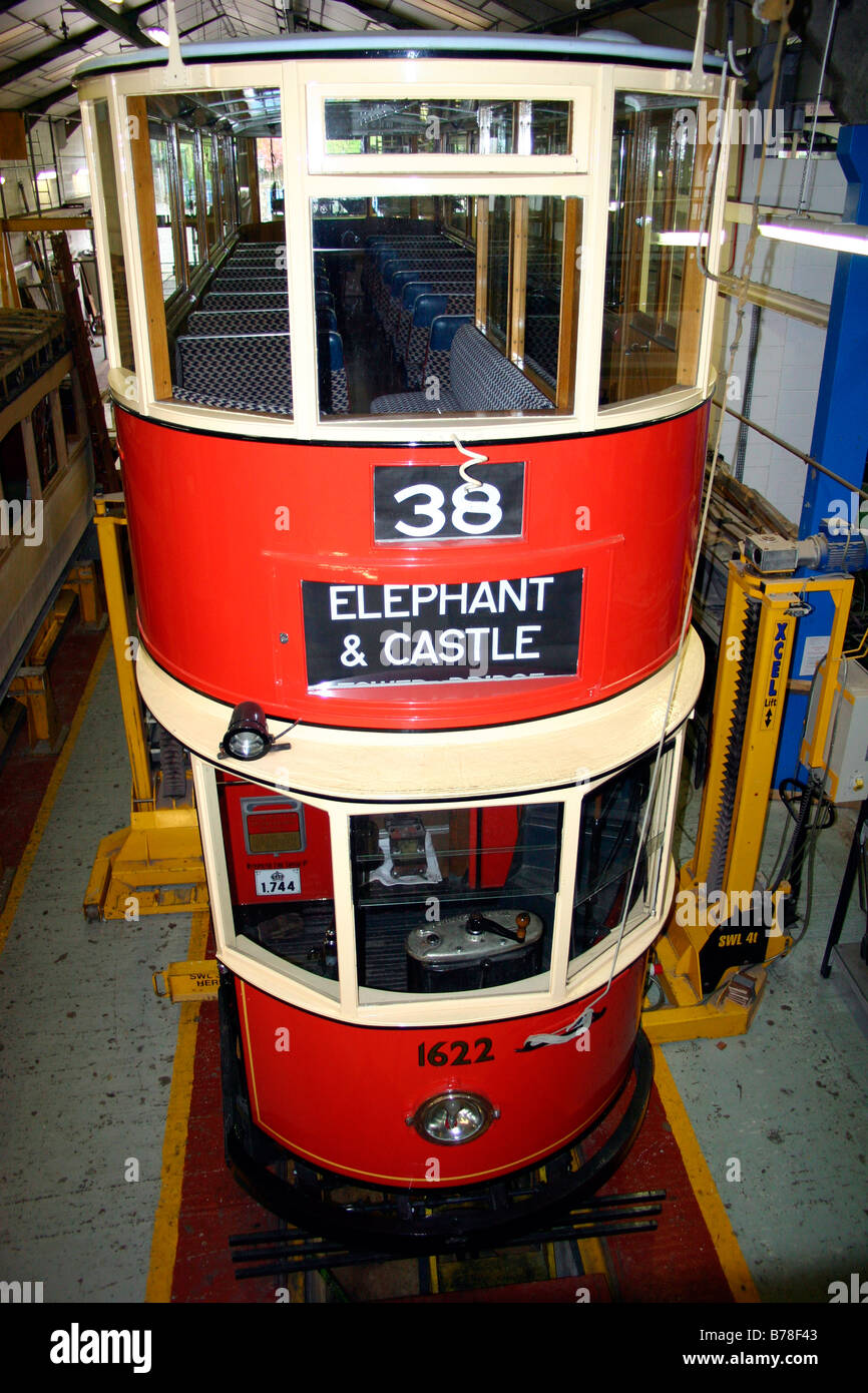 Le tram 1622 London Transport 1912 en atelier Banque D'Images