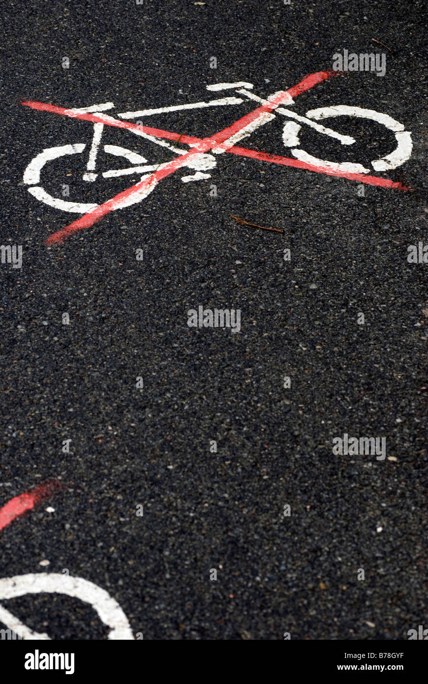 Allemagne, Amrum, signe sur l'asphalte, pas de bicyclettes, Banque D'Images