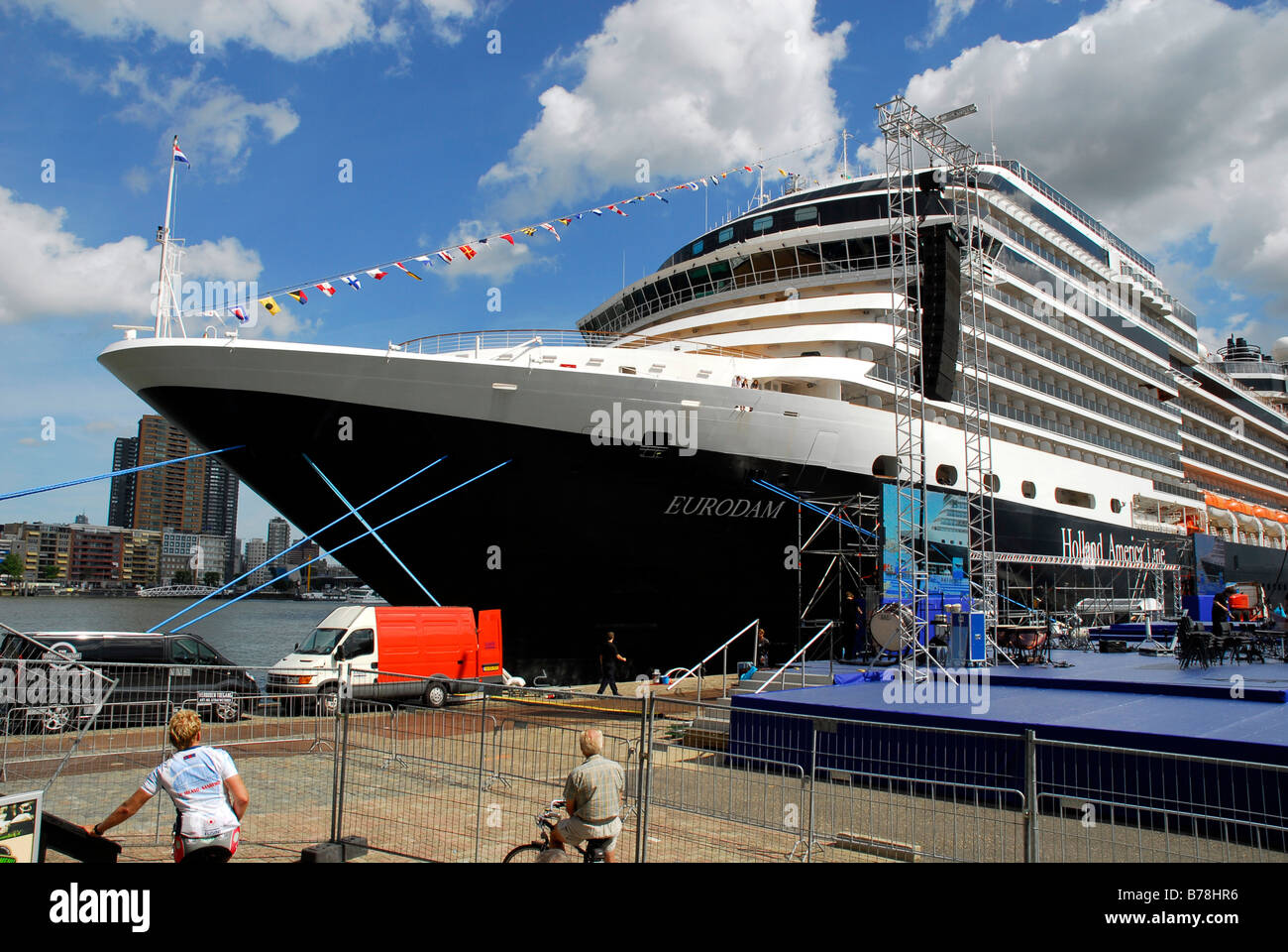 Le nouveau bateau de croisière MS Eurodam du paquebot-Line (HAL) au terminal de croisière de Wilhelminapier, Rotterdam, South-Hol Banque D'Images