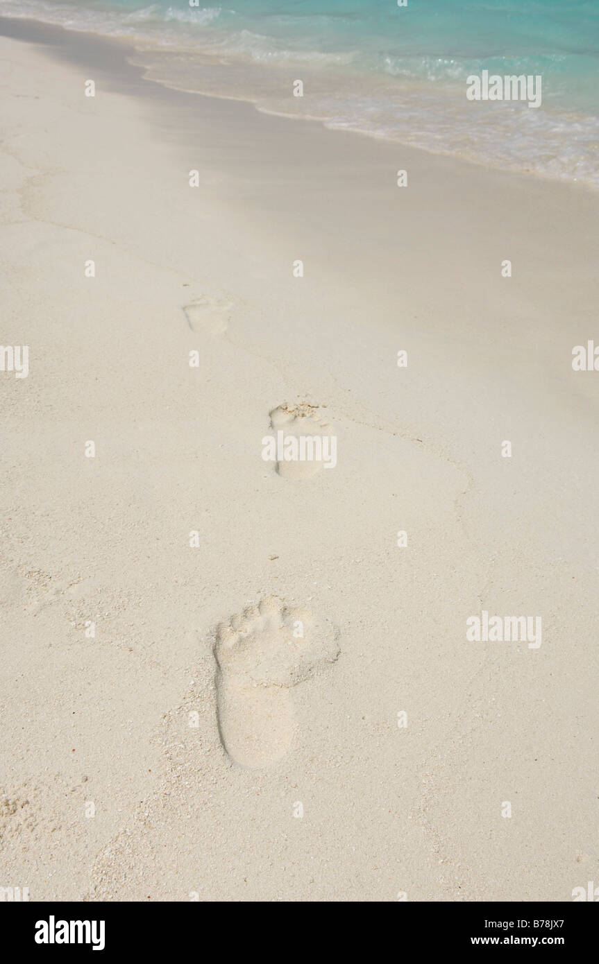 Des traces de pas dans le sable, Laguna Resort, les Maldives, l'Océan Indien Banque D'Images