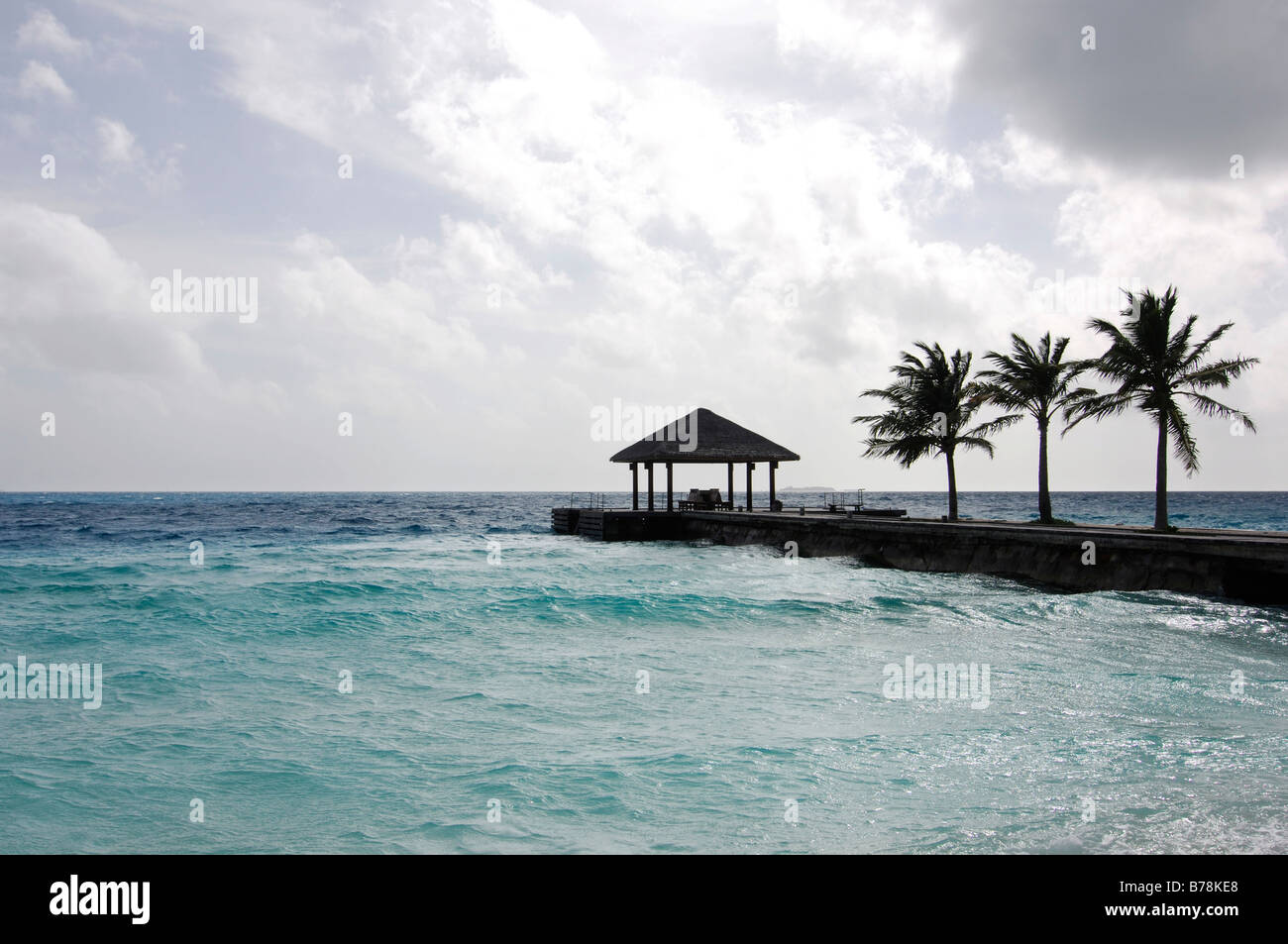 Jetty, Laguna Resort, les Maldives, l'Océan Indien Banque D'Images
