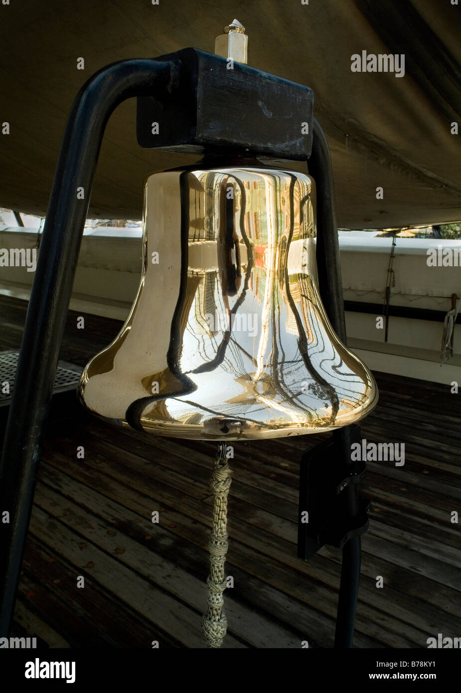 Bell sur le pont d'un navire Banque D'Images