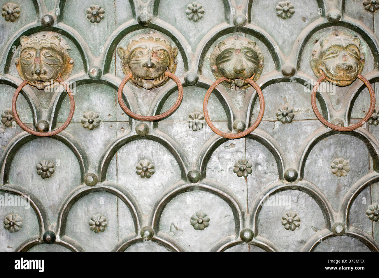 L'Italie, Venise, détail de porte à la Basilique St Marc, close-up Banque D'Images