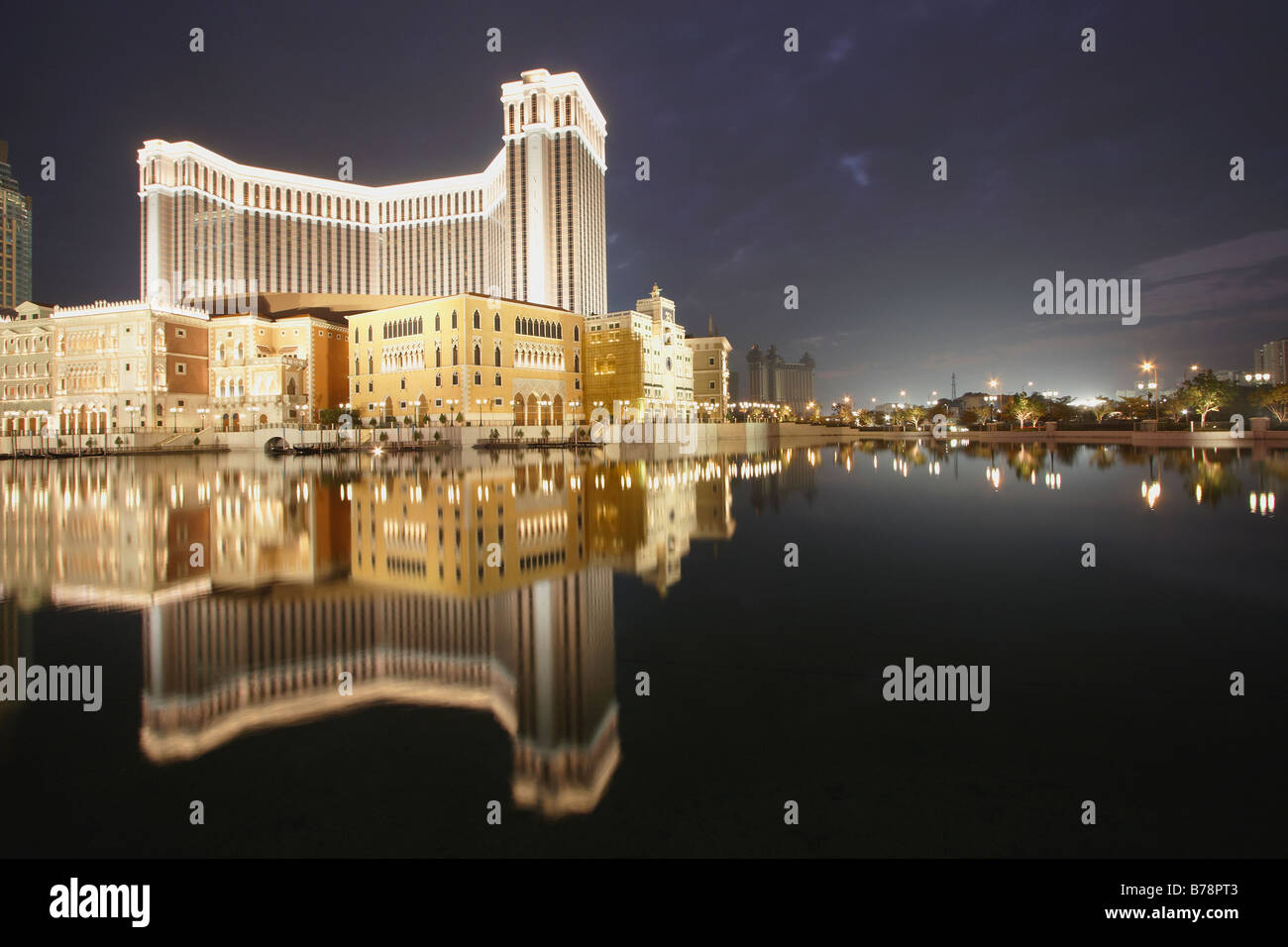 Reflet de l'hôtel Venetian Macao, au crépuscule Banque D'Images