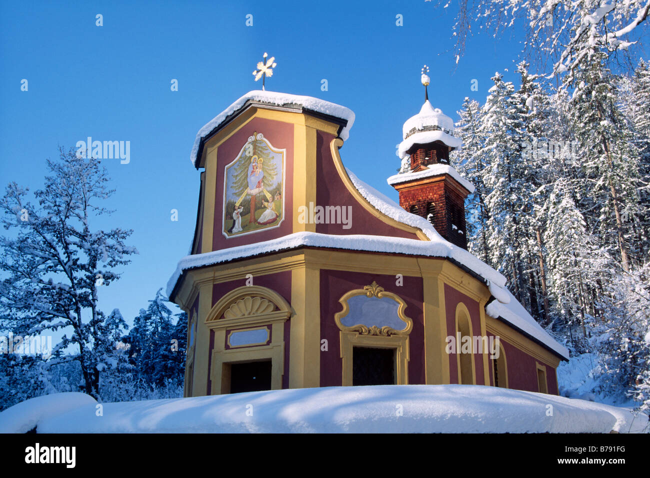 Site de pèlerinage Maria mélèze dans l'hiver, Gnadenwald, Tyrol du Nord, l'Autriche, Europe Banque D'Images